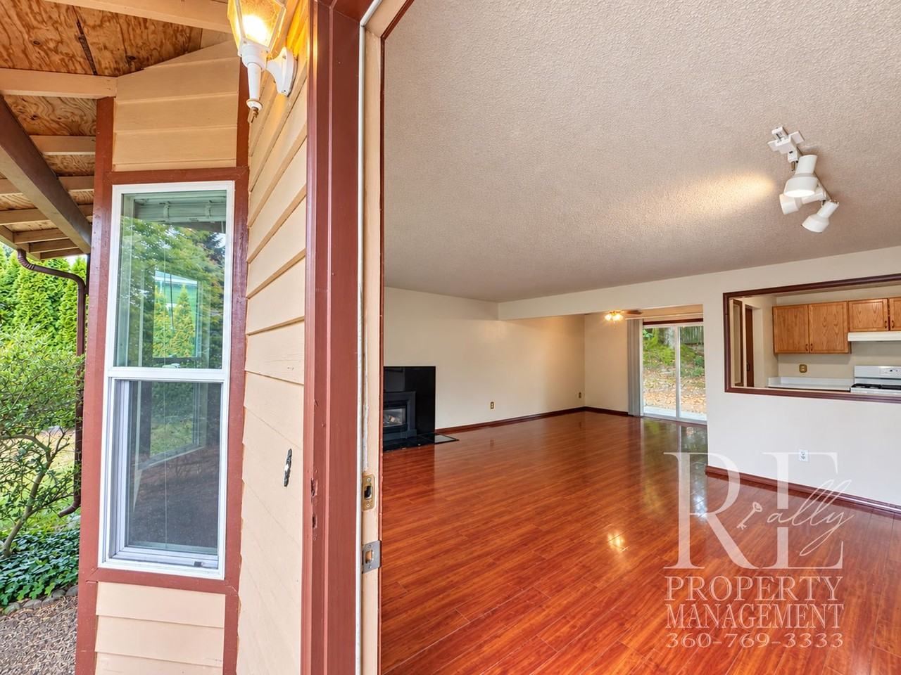 7880 Oxbow Ave Ne - Photo 3 of 34