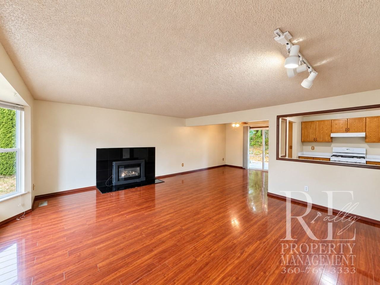 7880 Oxbow Ave Ne - Photo 4 of 34