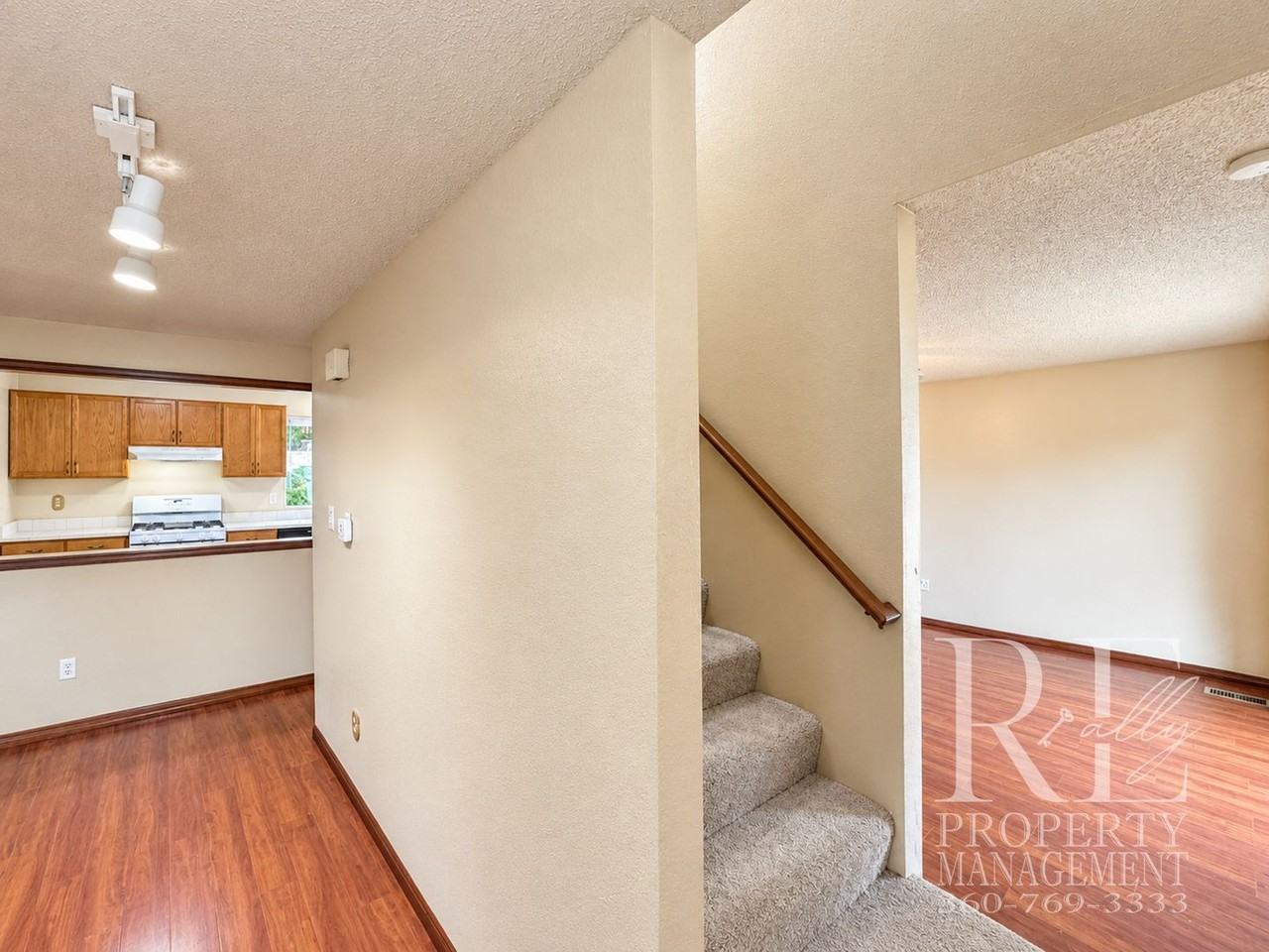 7880 Oxbow Ave Ne - Photo 6 of 34