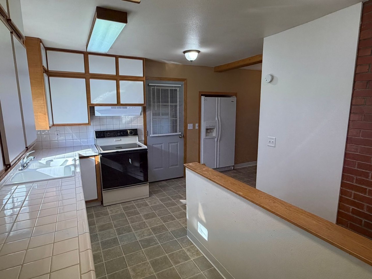 2414 Meadowood St - Photo 2 of 13
