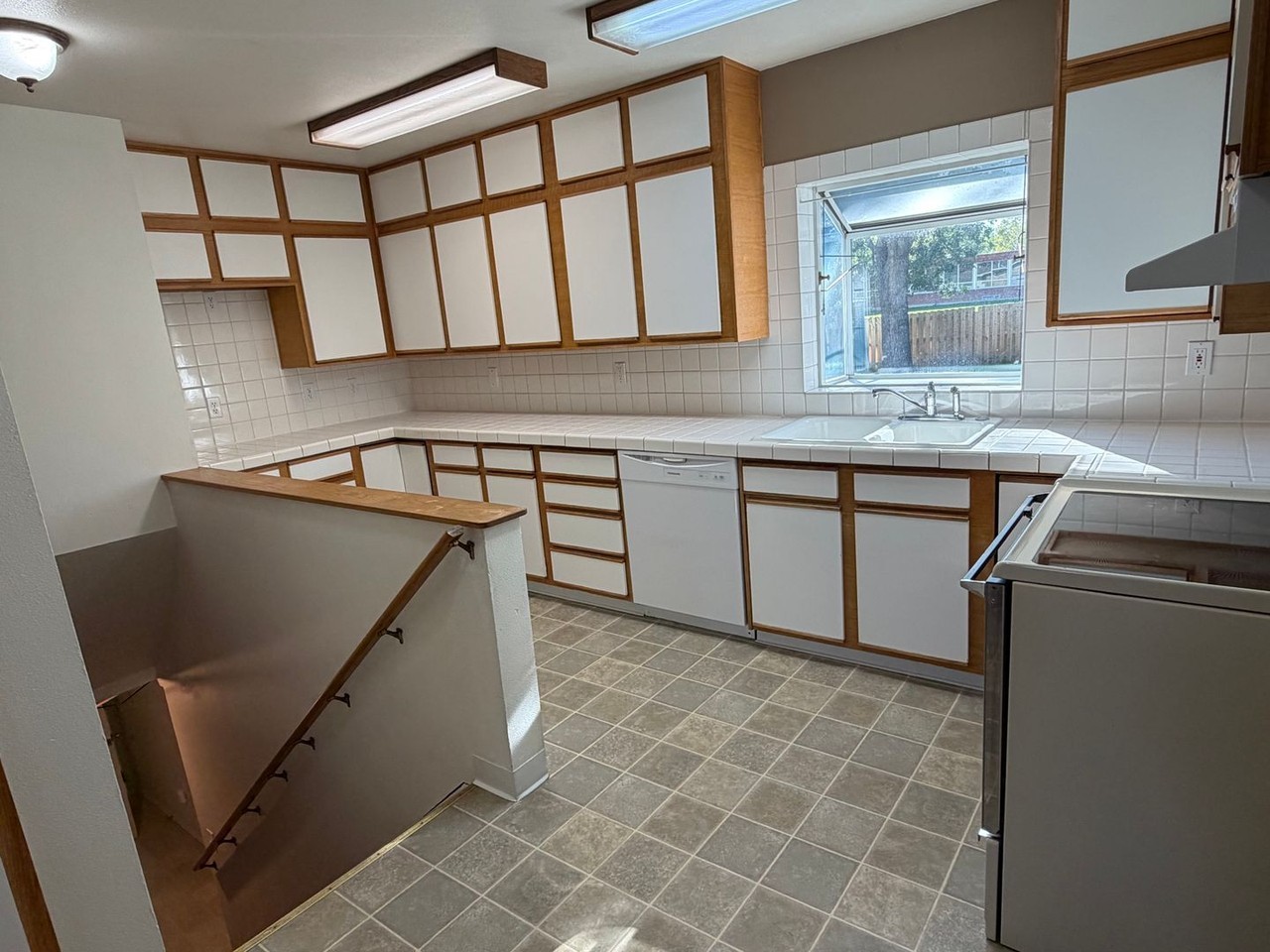 2414 Meadowood St - Photo 3 of 13