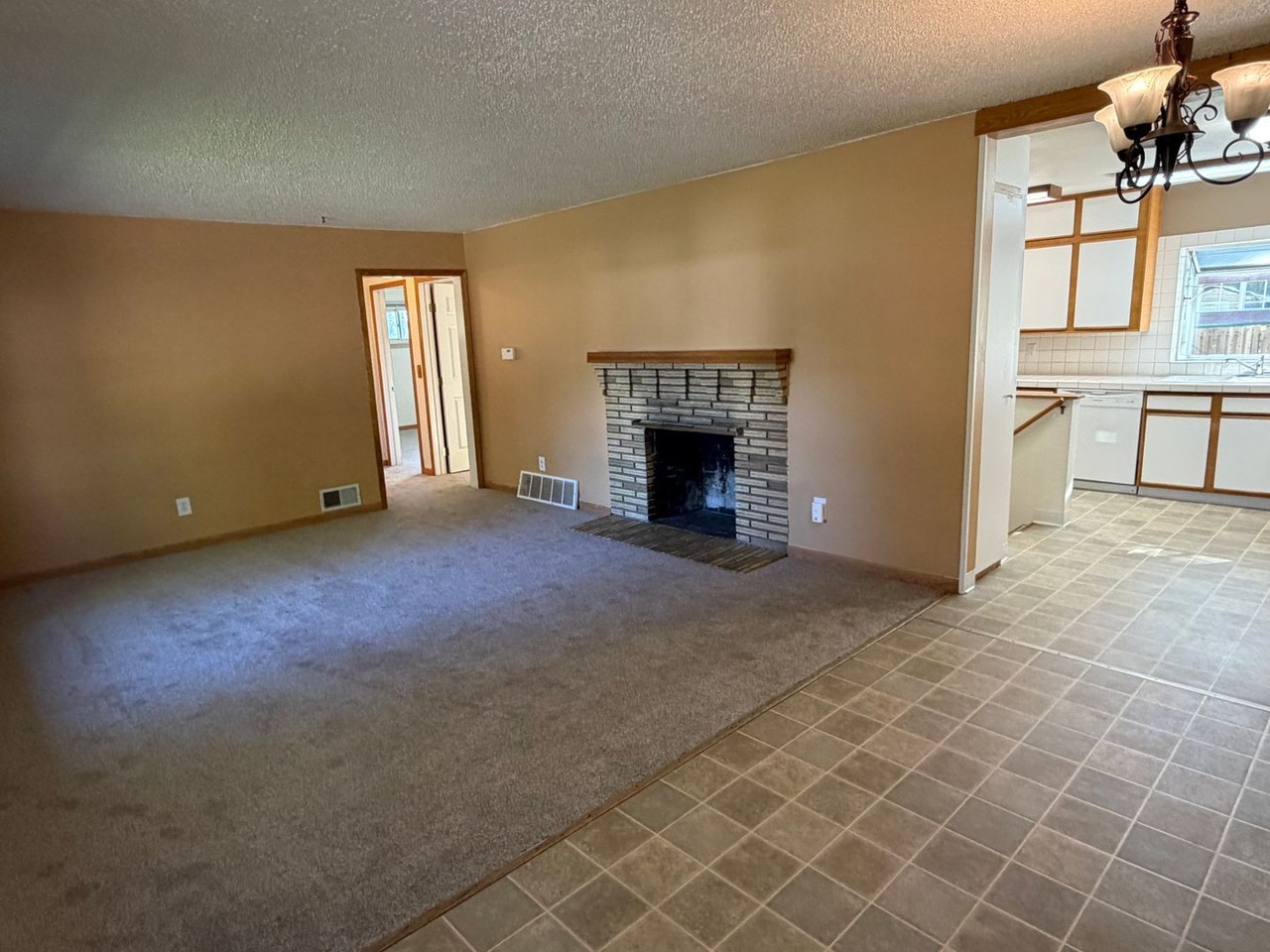 2414 Meadowood St - Photo 4 of 13