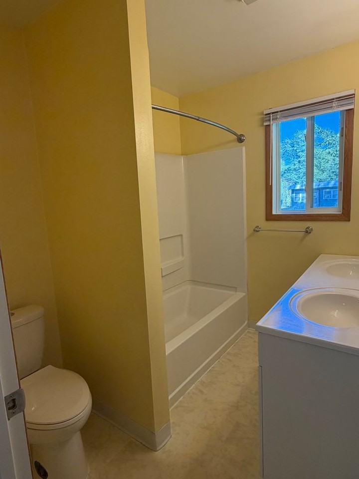 2414 Meadowood St - Photo 6 of 13