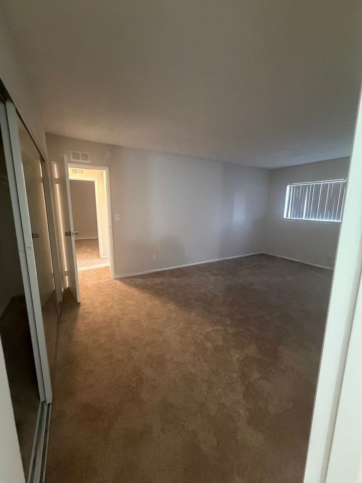 400 E Live Oak St. - Photo 5 of 10