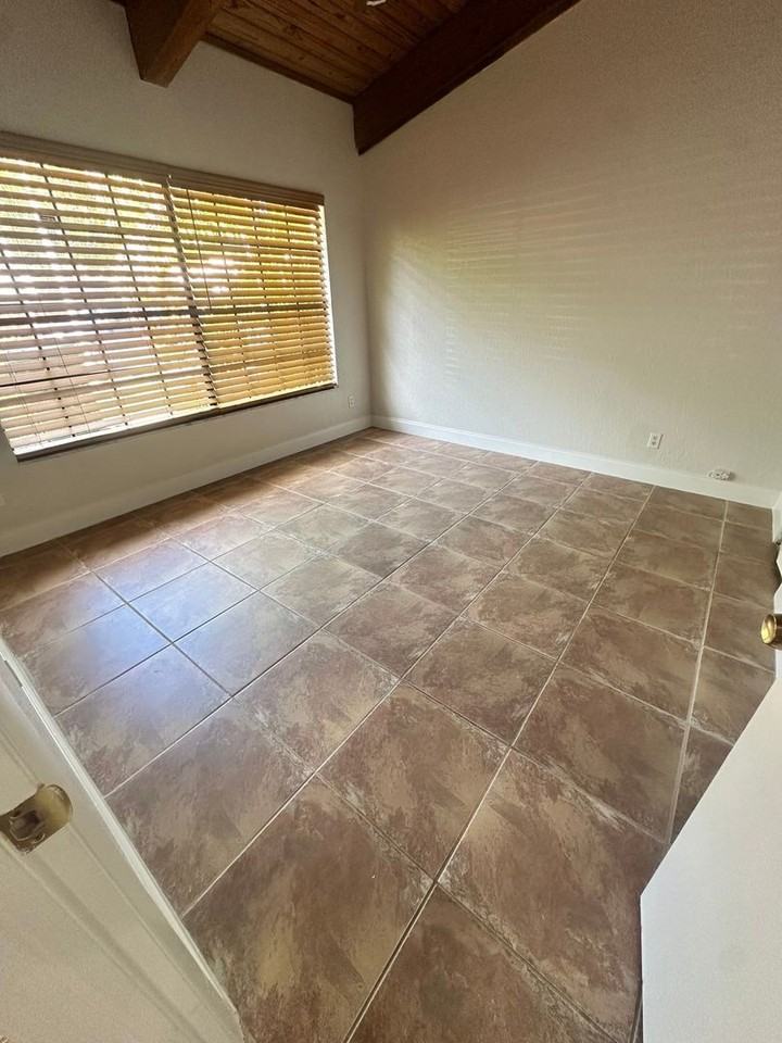 1910 Seagrape Ave - Photo 2 of 11