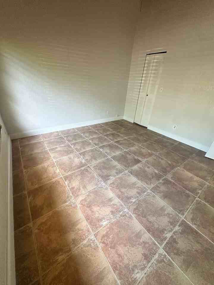 1910 Seagrape Ave - Photo 3 of 11
