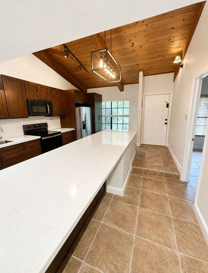 1910 Seagrape Ave - Photo 6 of 11