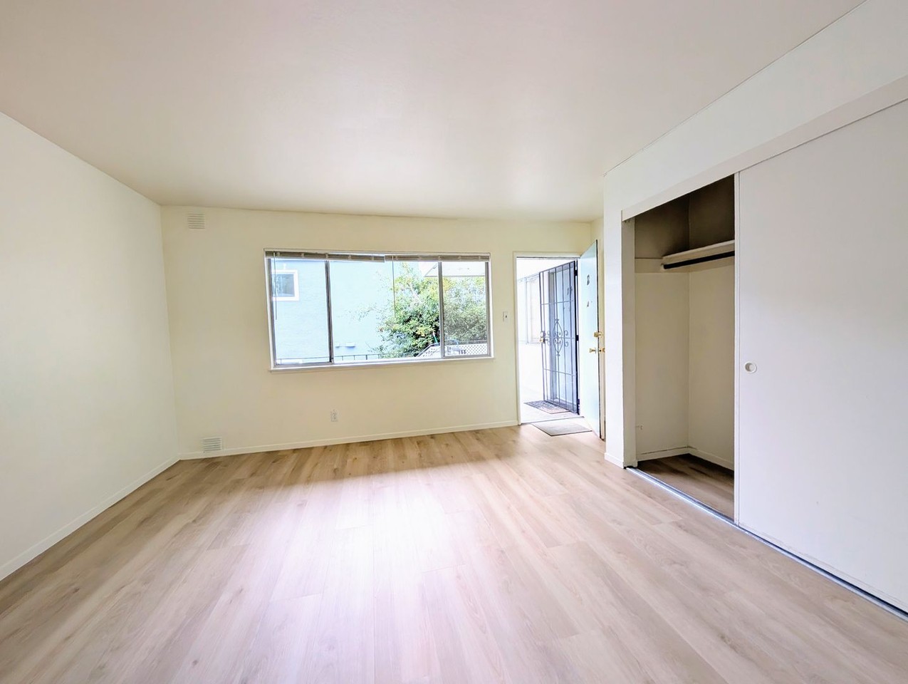 3541 Dimond Ave - Photo 7 of 14