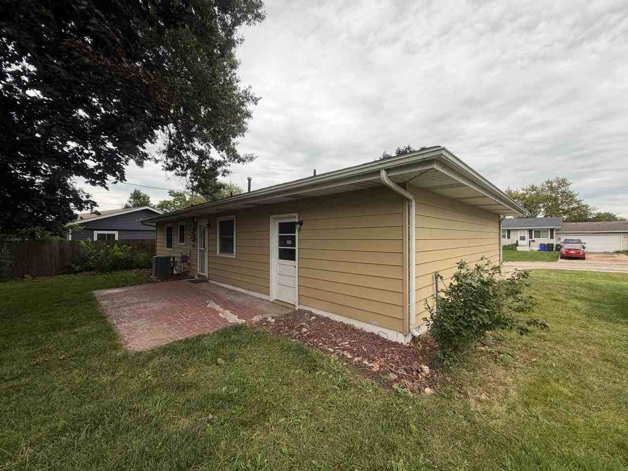 280 Owen St Nw - Photo 2 of 11