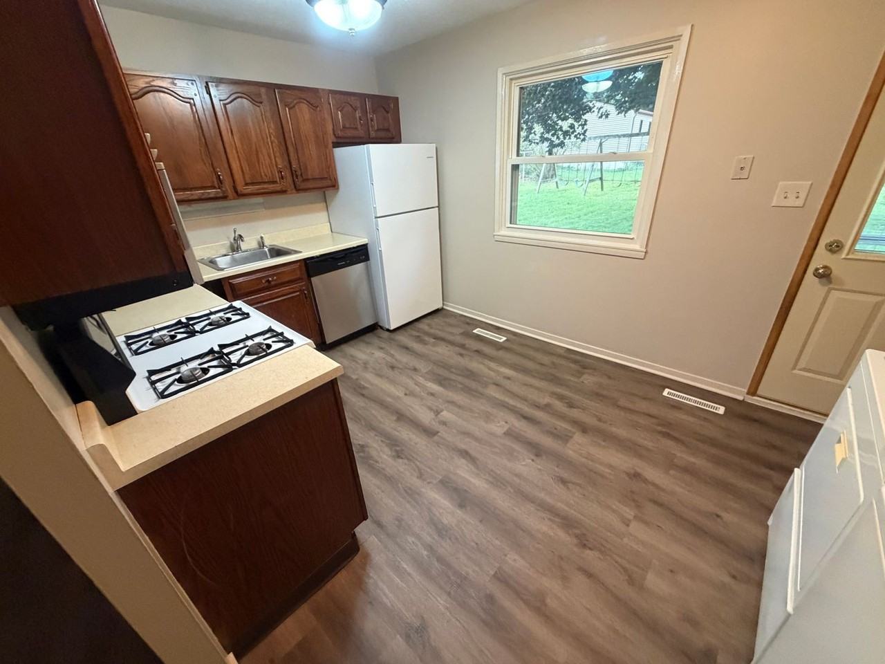 280 Owen St Nw - Photo 4 of 11