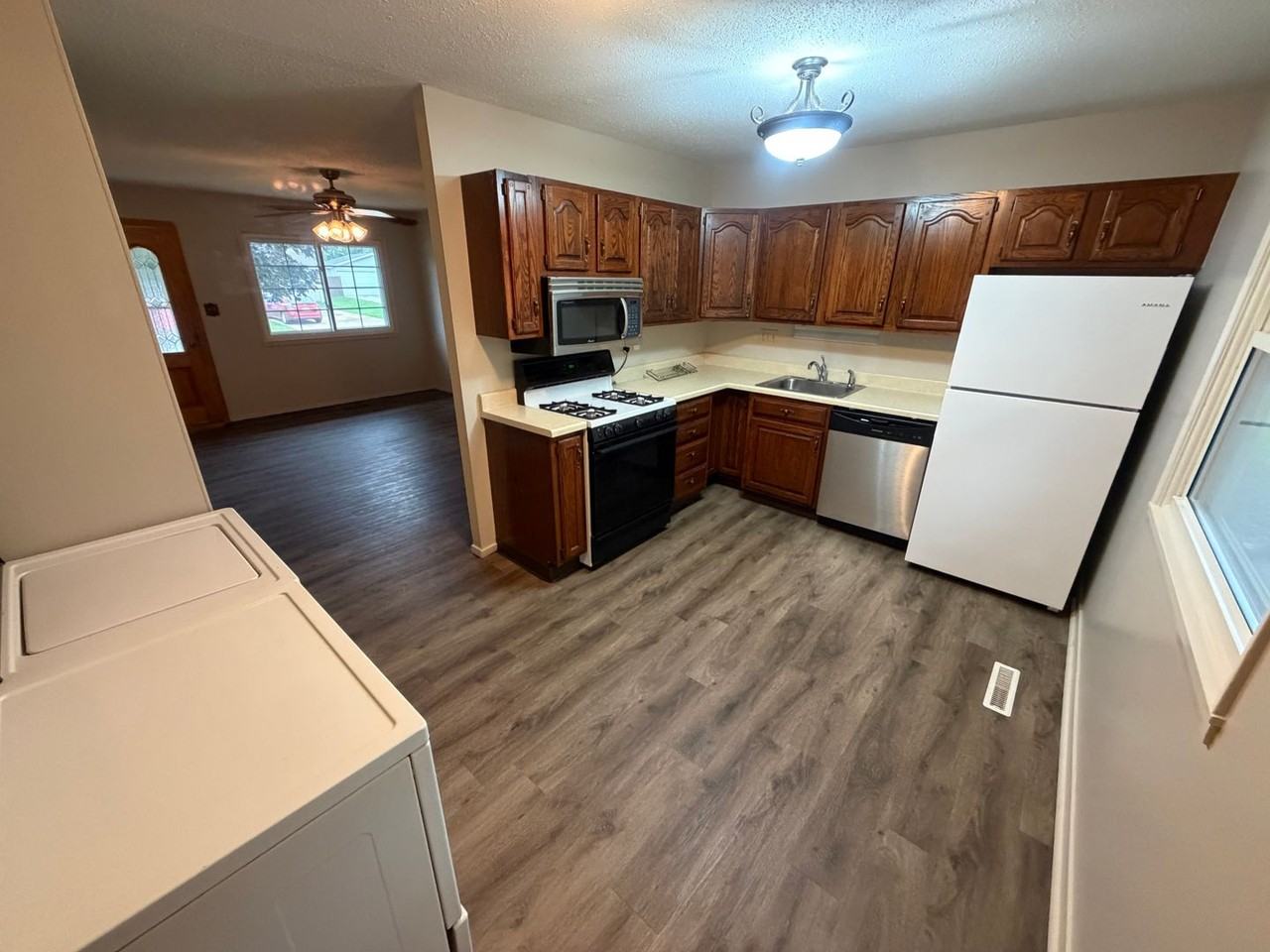 280 Owen St Nw - Photo 5 of 11