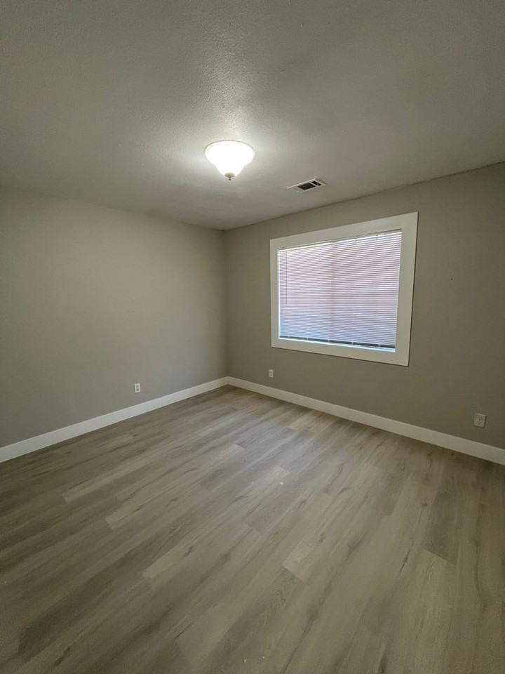 20460 Rimrock Rd #1 - Photo 7 of 17