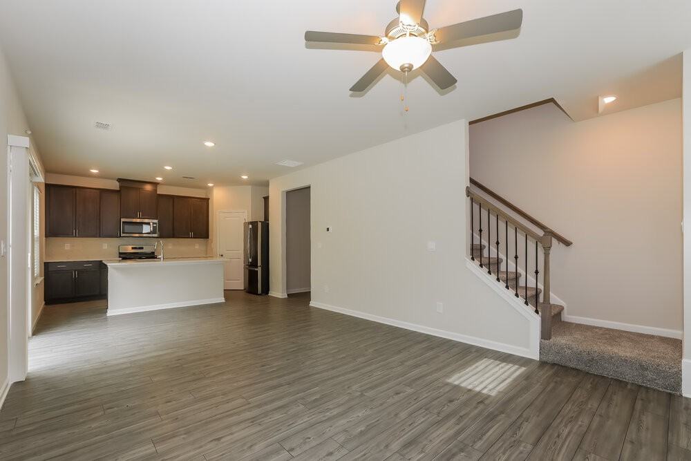 165 Long Leaf St - Photo 5 of 17