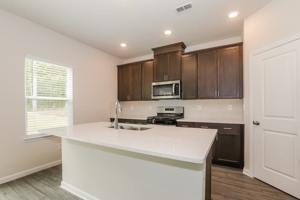 165 Long Leaf St - Photo 6 of 17