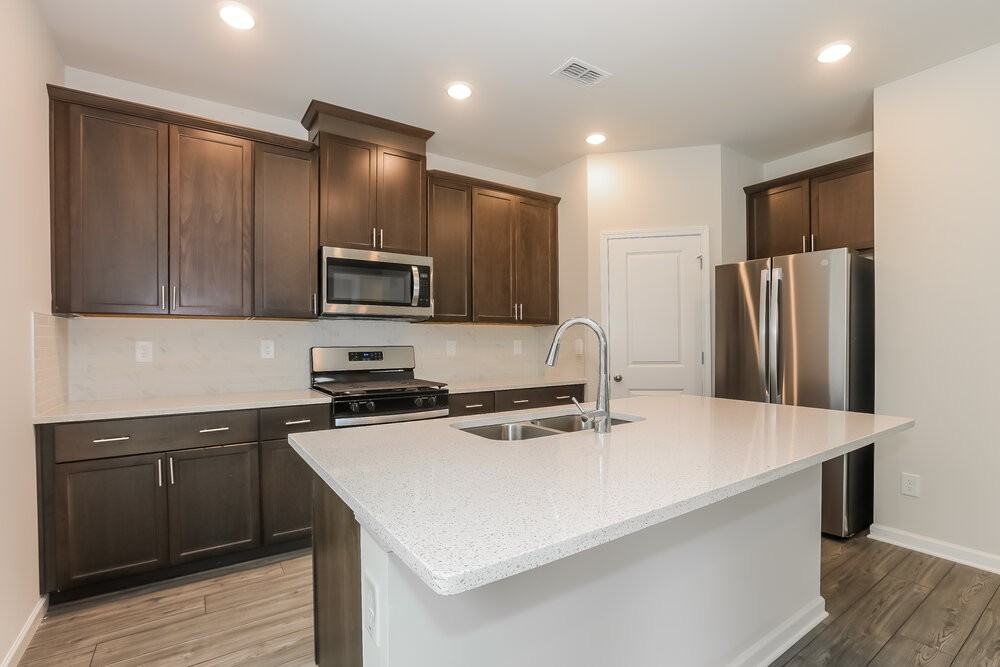 165 Long Leaf St - Photo 7 of 17