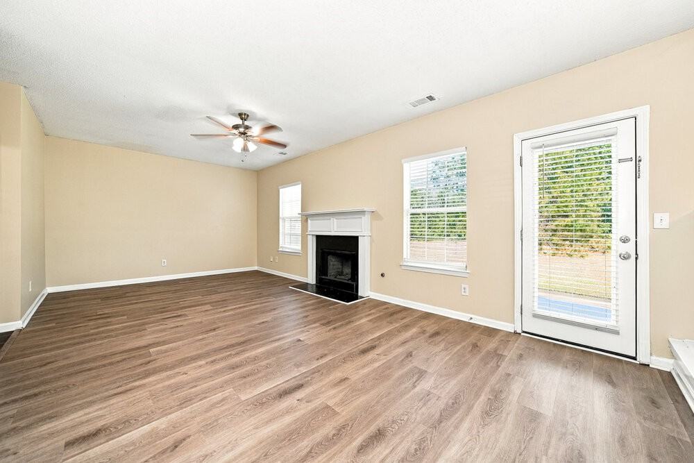 824 Brisley Cir - Photo 4 of 17