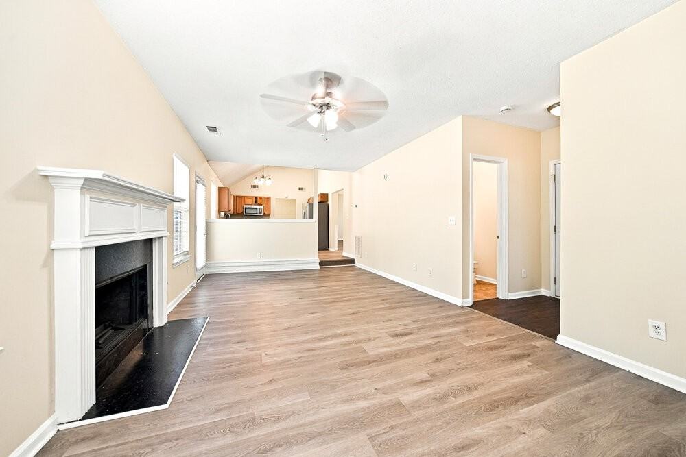 824 Brisley Cir - Photo 5 of 17