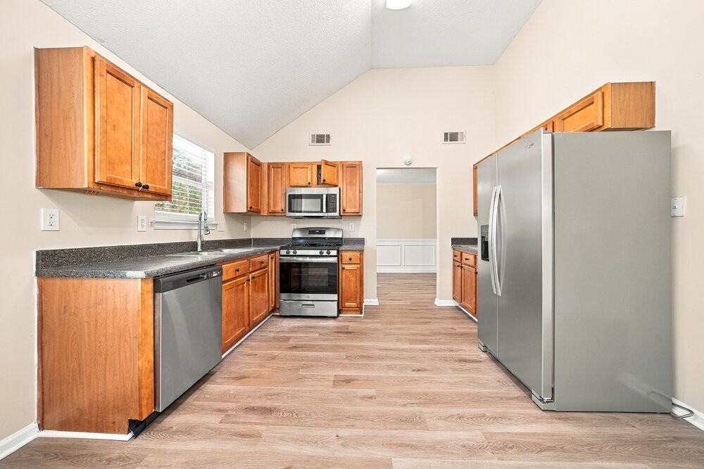 824 Brisley Cir - Photo 7 of 17