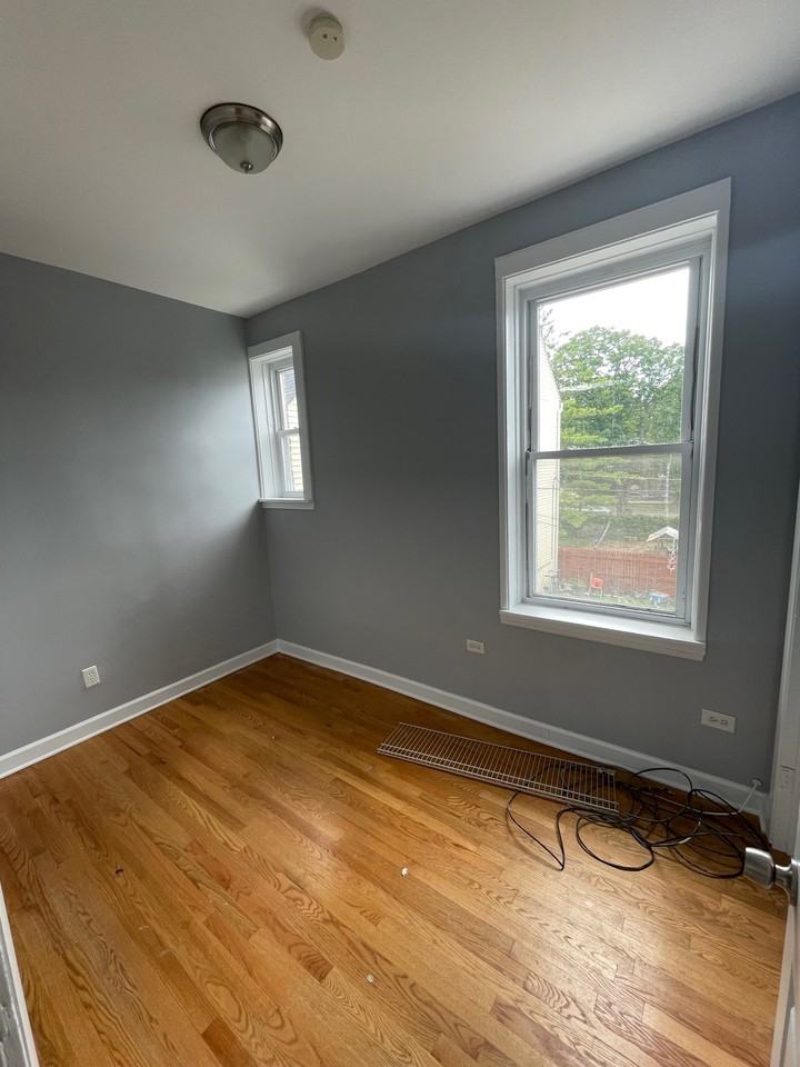 4920 W 30th St #2R - Photo 3 of 15