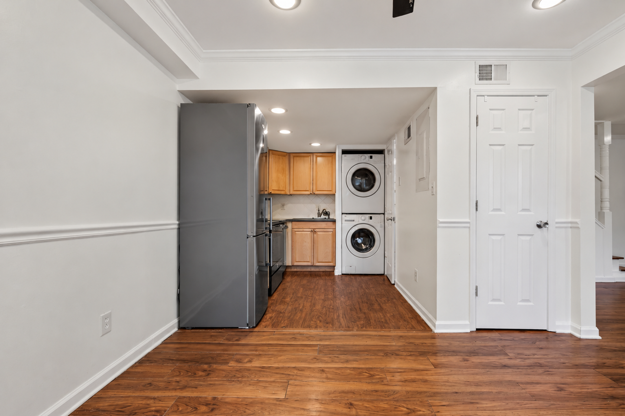 771 Jordan Ln - Photo 4 of 16