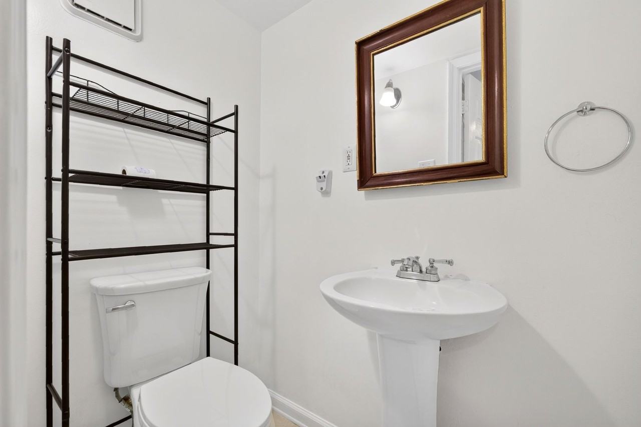 771 Jordan Ln - Photo 5 of 16