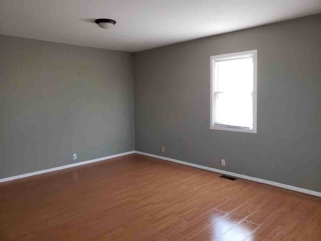 800 Robinson Ave - Photo 3 of 12