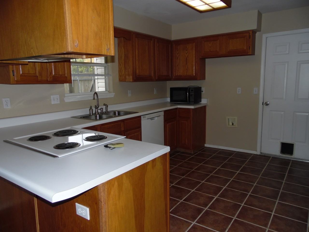 1200 Se 22nd St - Photo 3 of 11