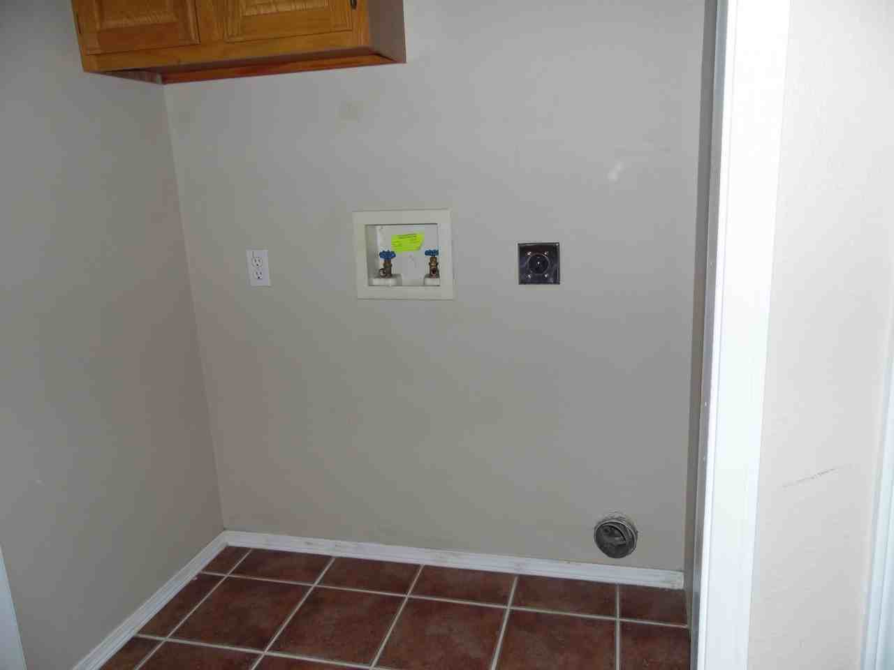 1200 Se 22nd St - Photo 5 of 11