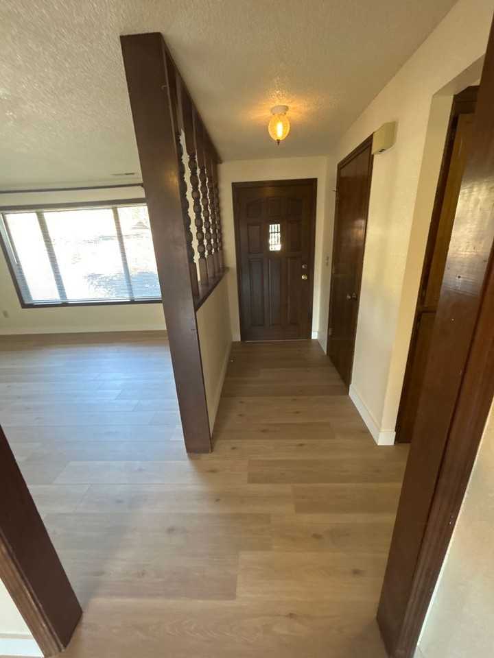 1012 Se Dorothy Ave - Photo 4 of 20