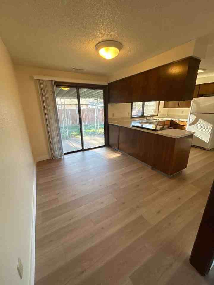 1012 Se Dorothy Ave - Photo 5 of 20