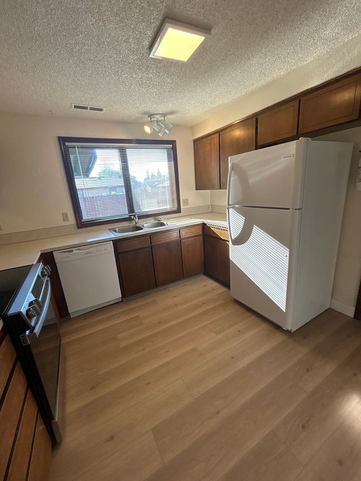 1012 Se Dorothy Ave - Photo 7 of 20