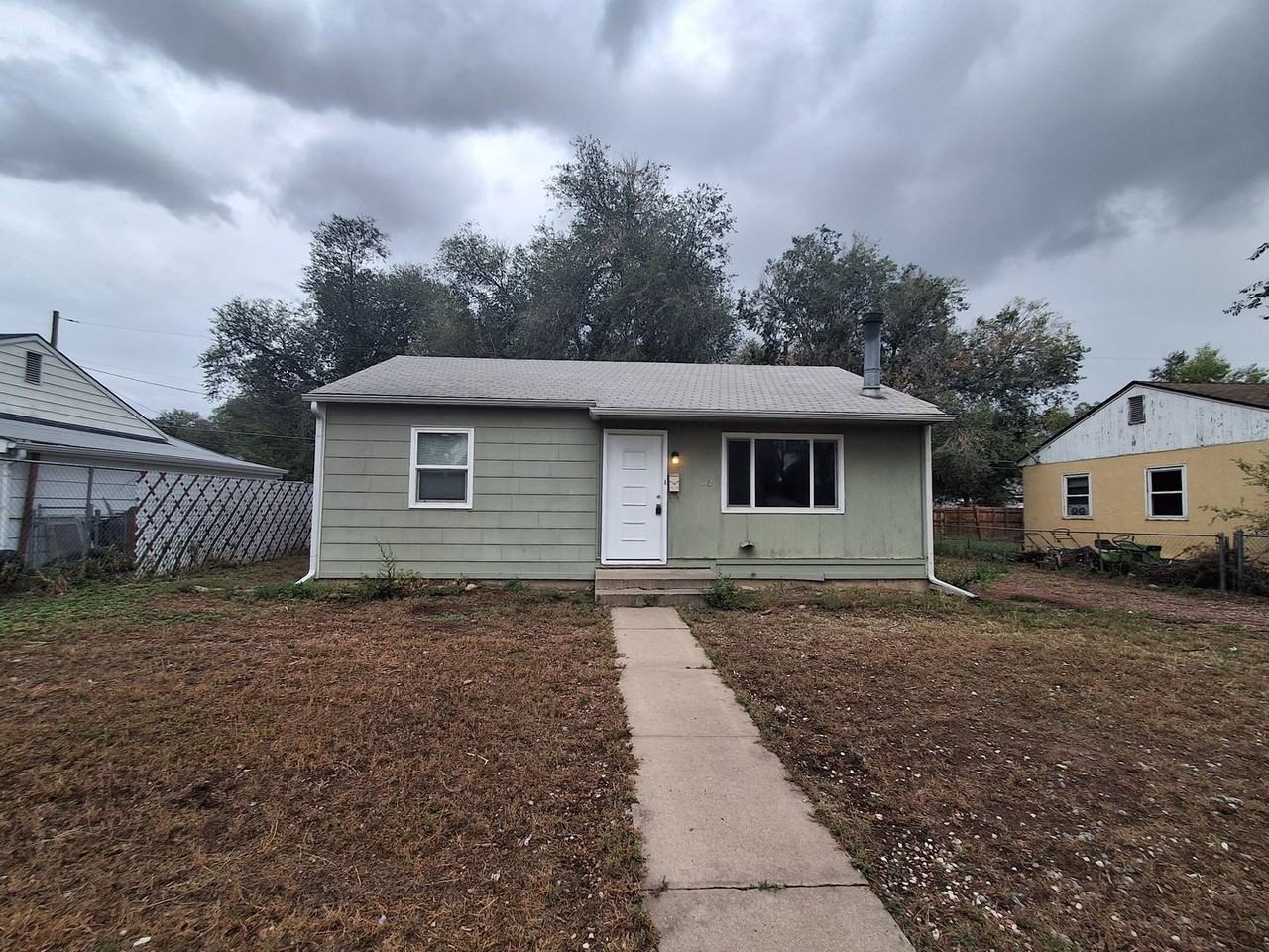 612 E Saint Elmo Ave - Photo 2 of 13