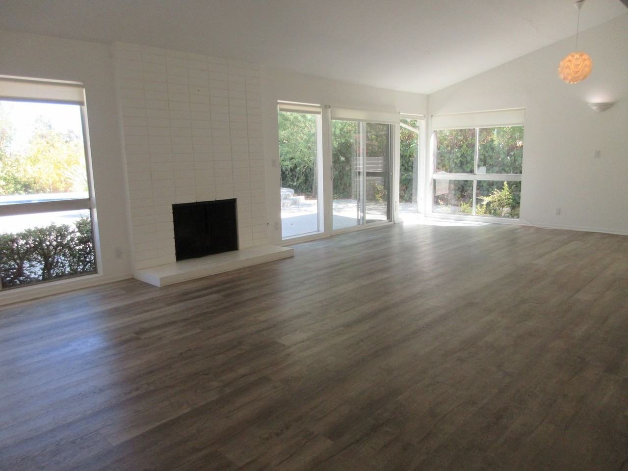 24300 Hatteras St - Photo 5 of 35