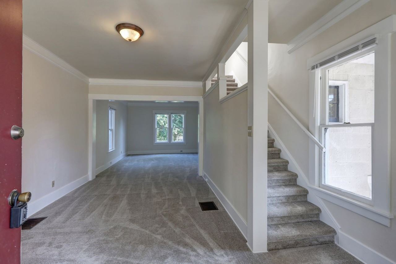 310 Ne 63rd St - Photo 3 of 20