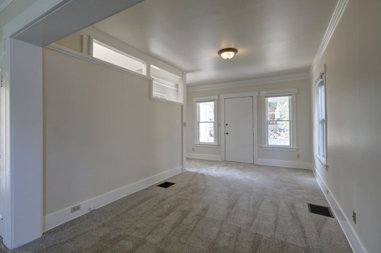 310 Ne 63rd St - Photo 4 of 20