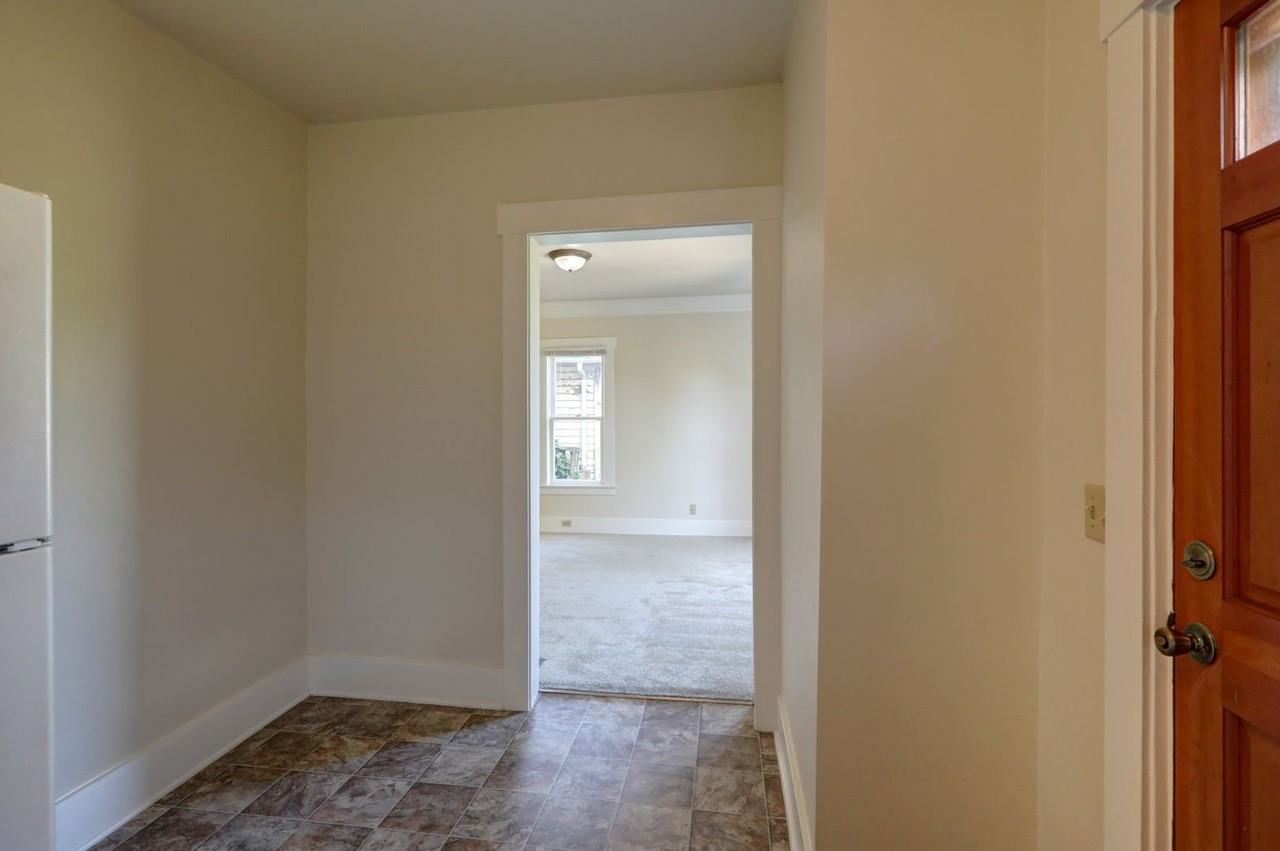 310 Ne 63rd St - Photo 5 of 20