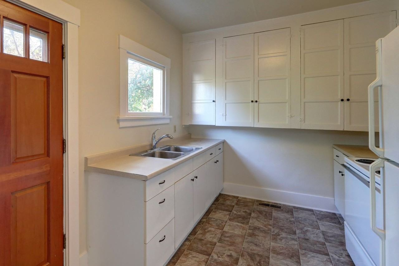 310 Ne 63rd St - Photo 6 of 20