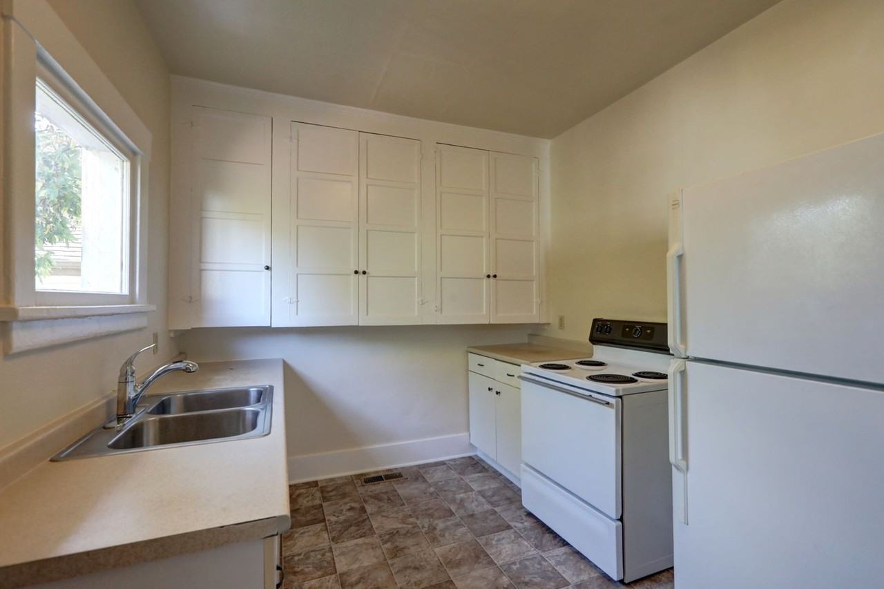 310 Ne 63rd St - Photo 7 of 20