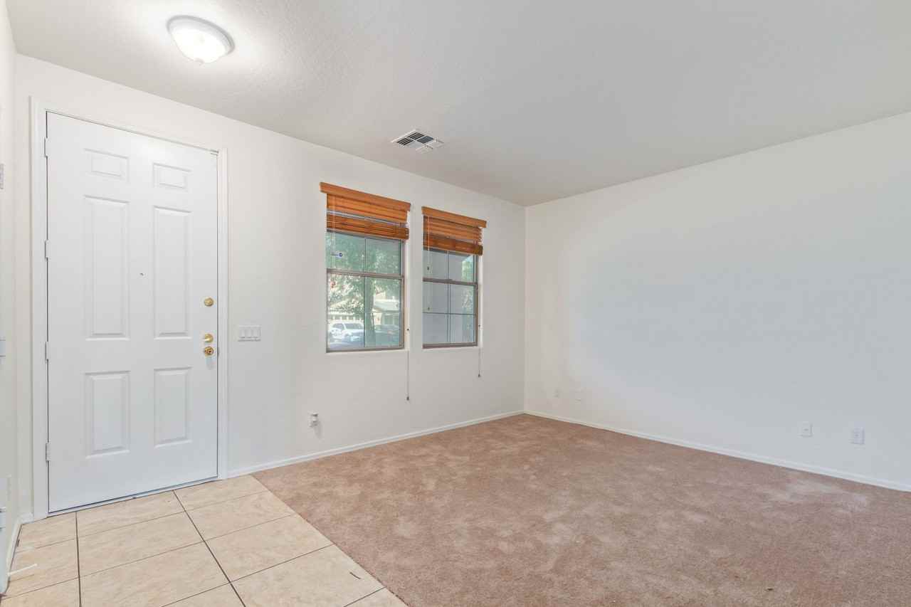 3209 W Saint Catherine Ave - Photo 5 of 40