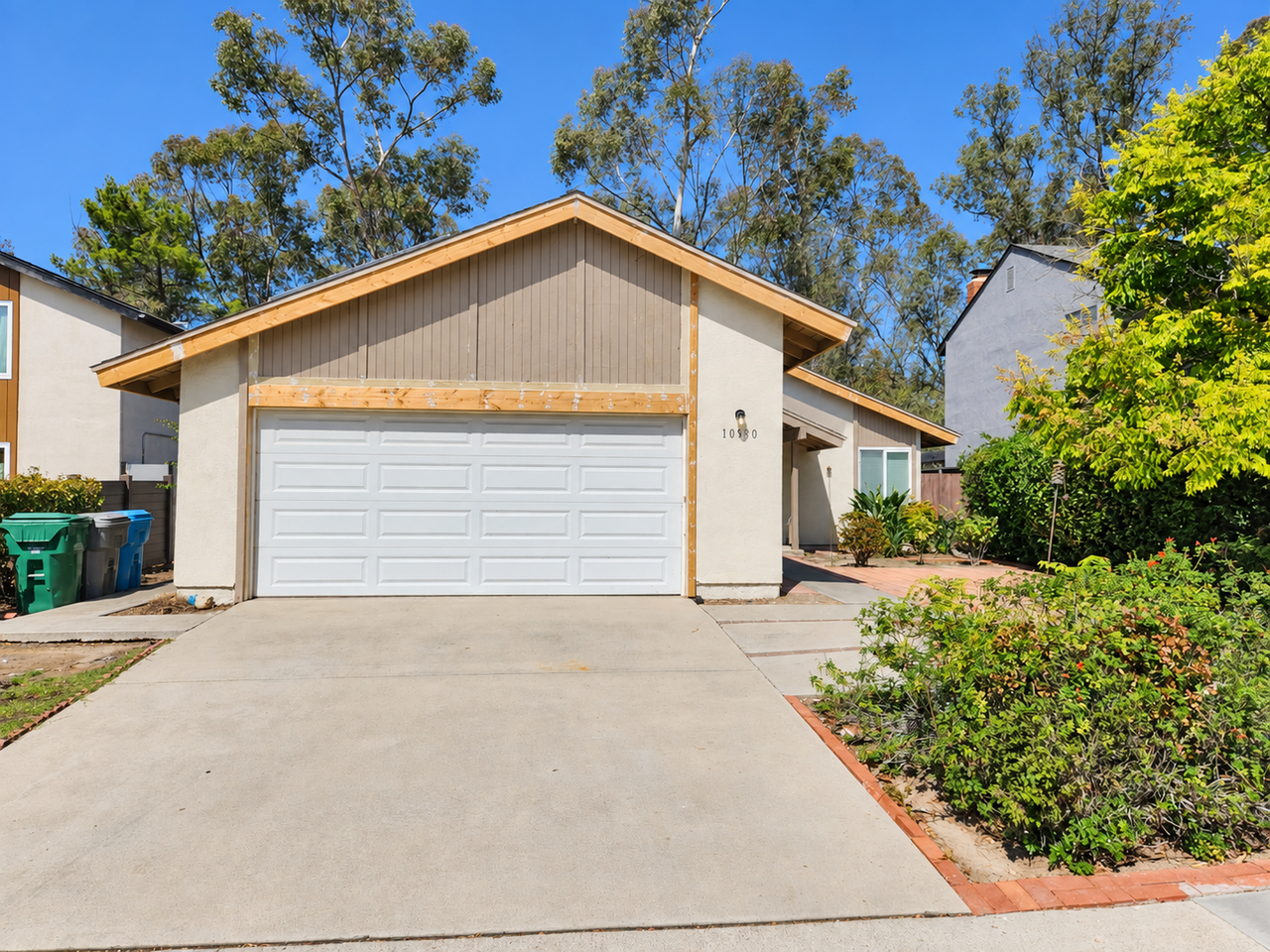 10930 Red Rock Dr - Photo 2 of 19