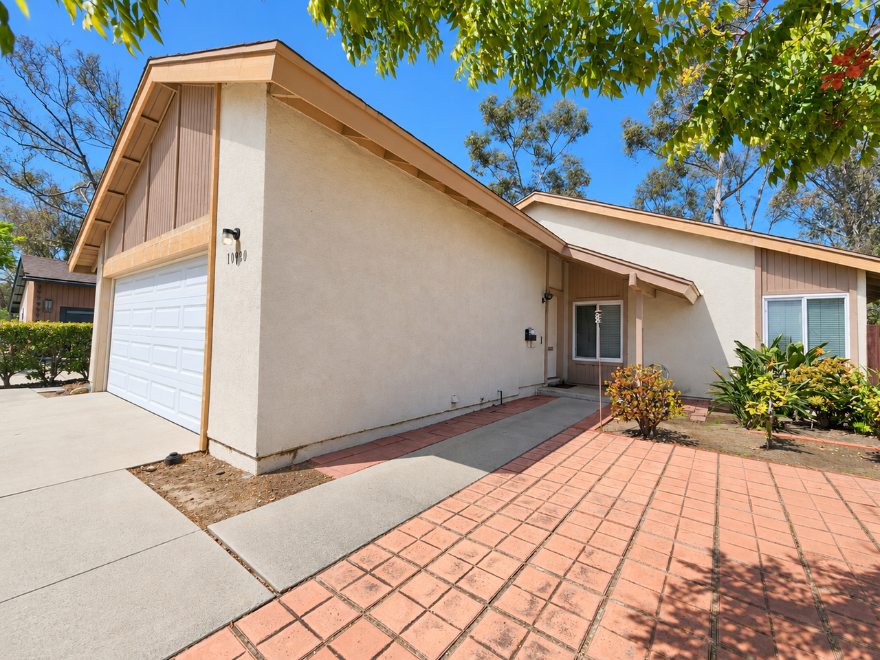 10930 Red Rock Dr - Photo 3 of 19