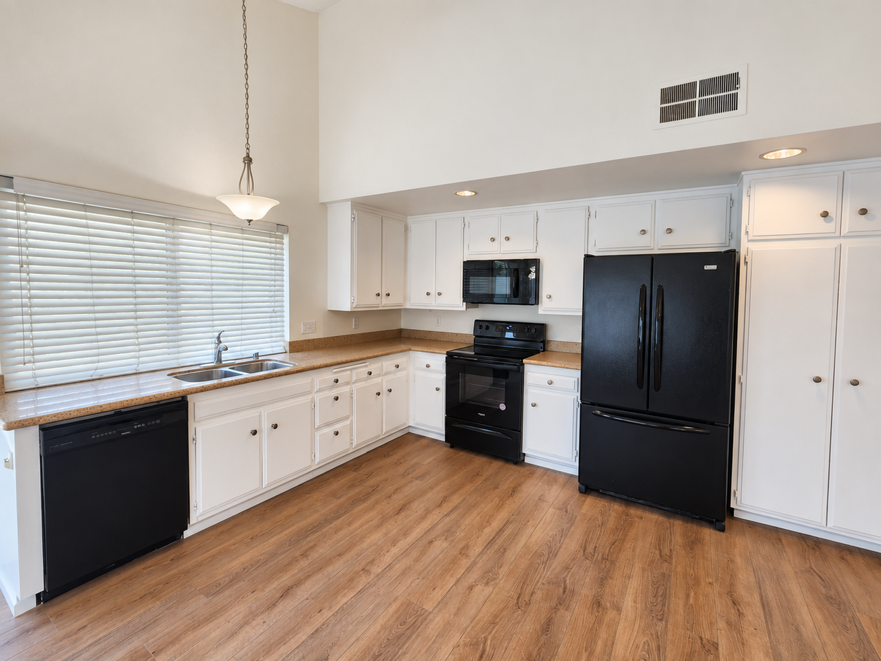 10930 Red Rock Dr - Photo 4 of 19