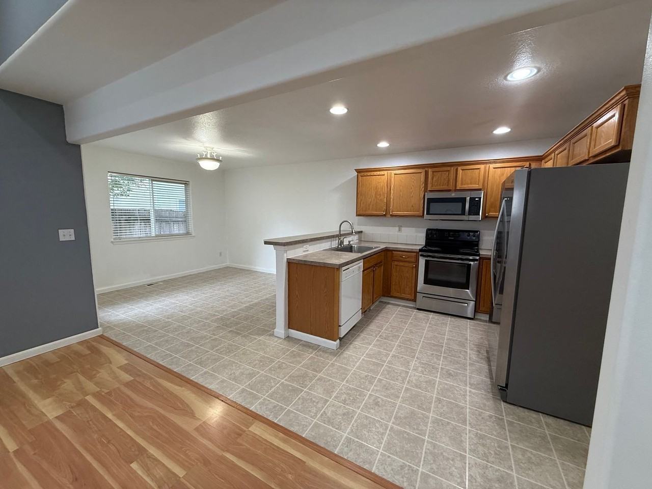 13806 Ne 62nd St - Photo 3 of 19