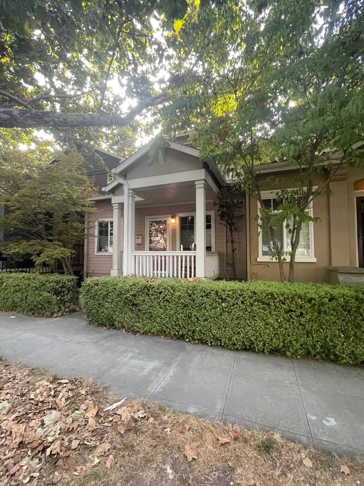 1904 6th St - Photo 4 of 17