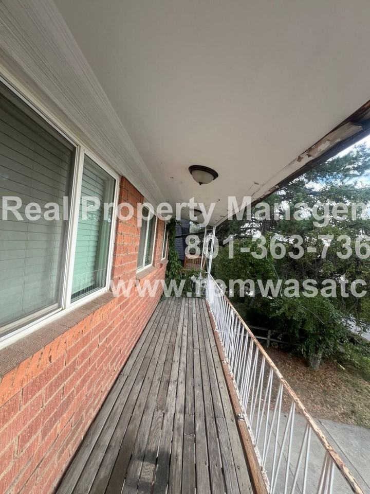 1981 S Broadmoor St - Photo 6 of 37