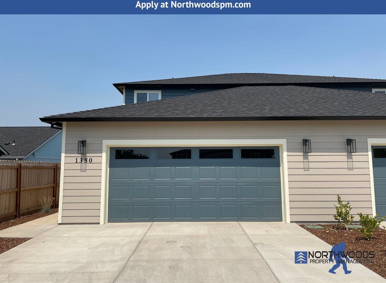 1380 Fleming Way - Photo 2 of 26