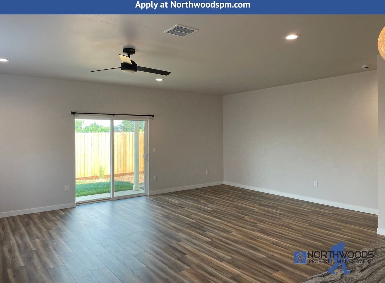 1380 Fleming Way - Photo 3 of 26