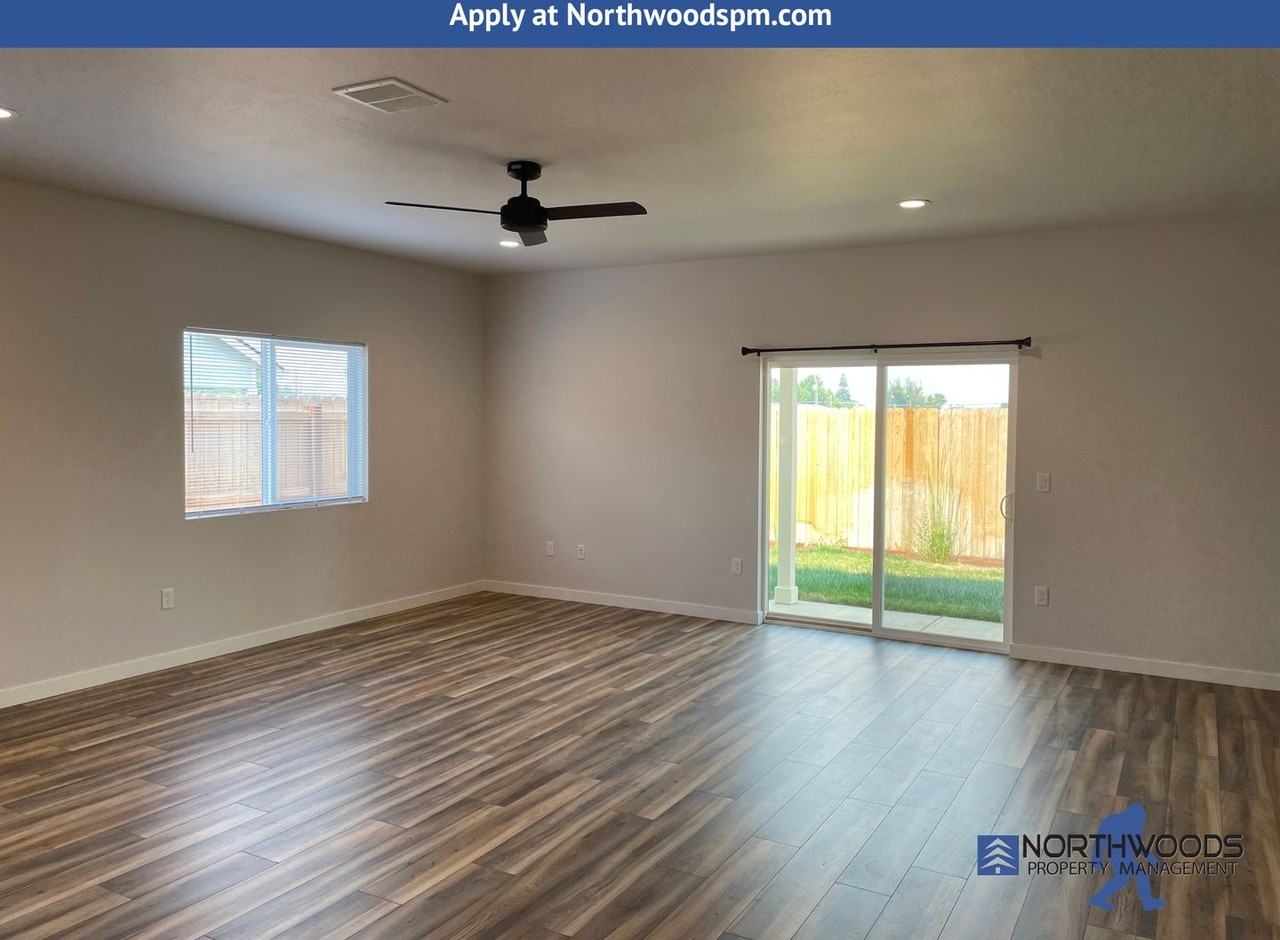 1380 Fleming Way - Photo 4 of 26