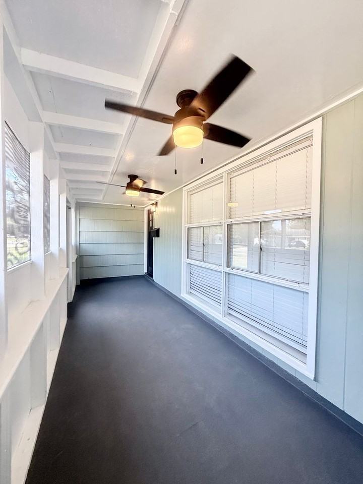 233 Caladium St - Photo 3 of 29