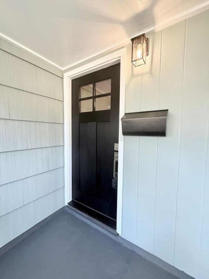 233 Caladium St - Photo 4 of 29